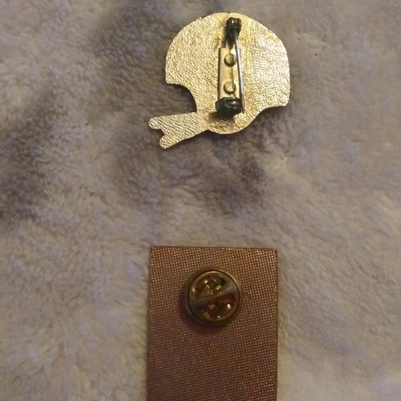Walter Payton Hall of Fame Cards & Pins & Chicago Bears Helmet Pin - Picture 6 of 6